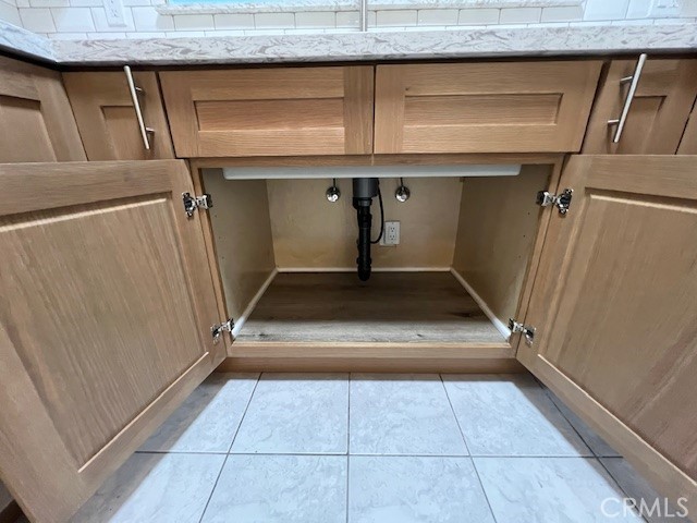 Residential Lease for rent at 711 N Soldano Avenue 6, Azusa CA featuring 1 bed and 1 bath