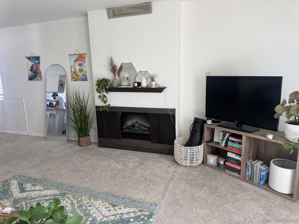 Residential Lease for rent at 4732 Point Loma Ave A, San Diego CA featuring 2 beds and 2 baths