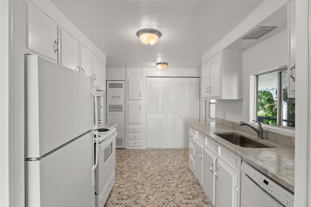 Manufactured In Park for sale at 19 Dolphin Court, Half Moon Bay CA featuring 2 beds and 2 baths