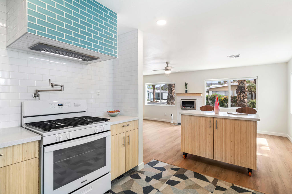 Residential Lease for rent at 117 Aliso Drive, Palm Springs CA featuring 2 beds and 2 baths