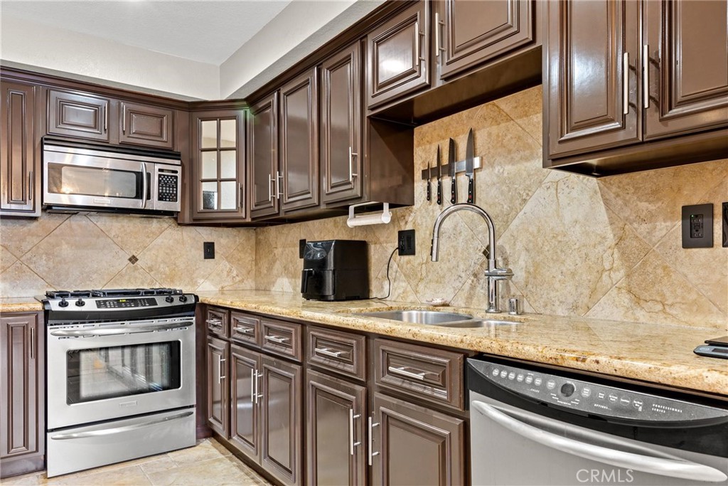 Residential for sale at 409 Bryson Springs, Costa Mesa CA featuring 1 bed and 1 bath