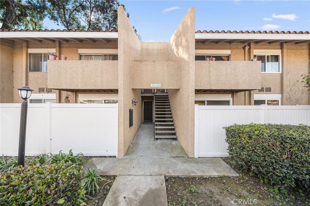 Residential for sale at 1101 W Macarthur 195, Santa Ana CA featuring 1 bed and 1 bath