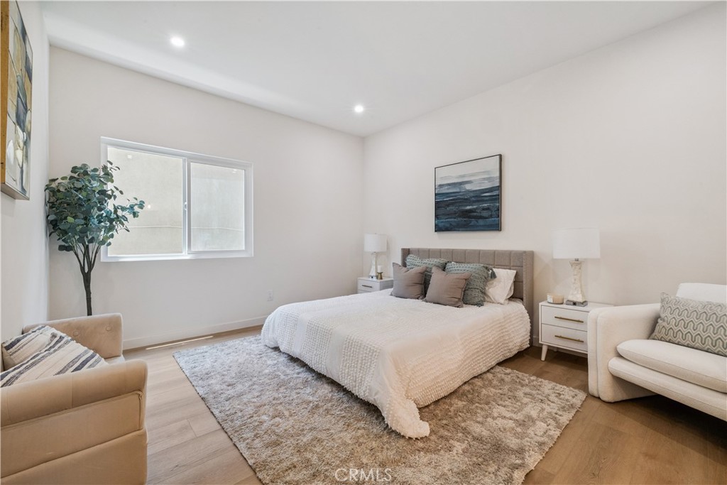 Residential for sale at 11722 Avon, Los Angeles CA featuring 2 beds and 2 baths