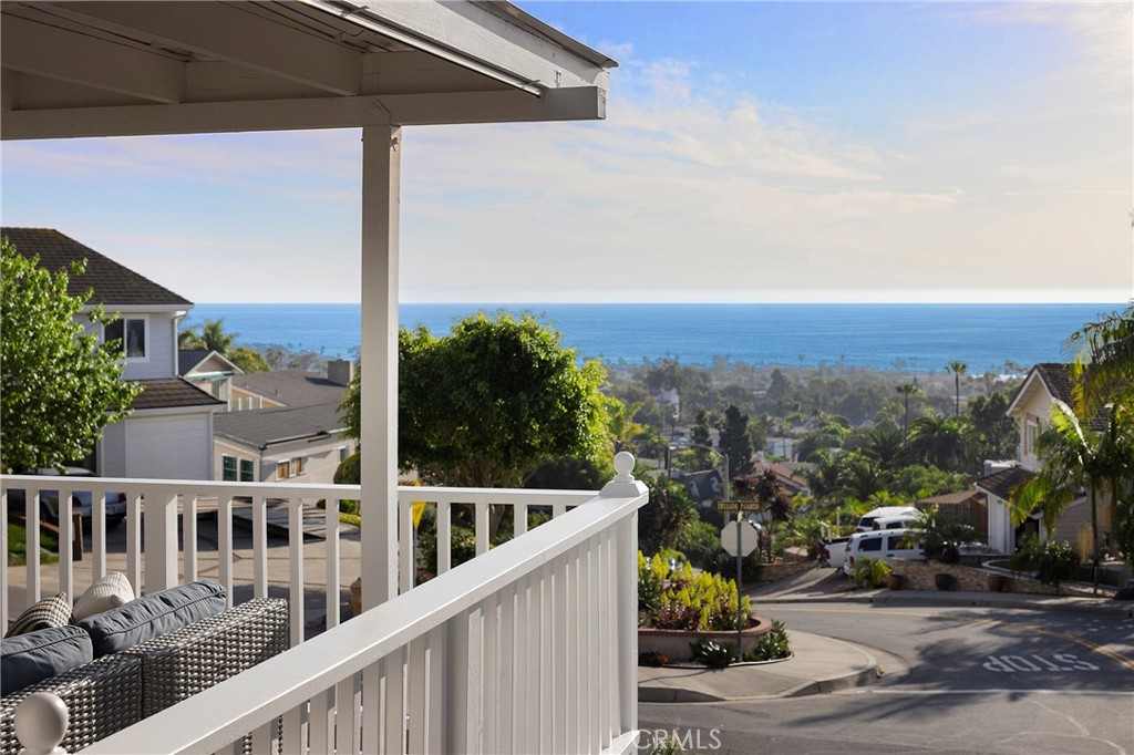 Residential for sale at 2121 Entrada Paraiso, San Clemente CA featuring 3 beds and 3 baths