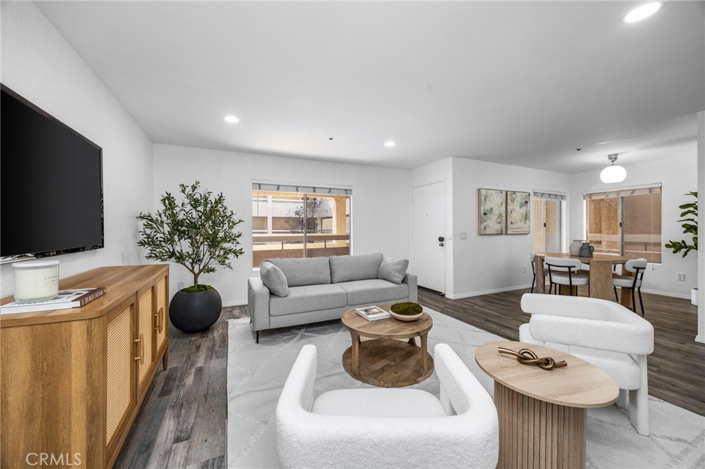 Active for sale at Lakewood, CA, Lakewood, CA CA and 2 baths