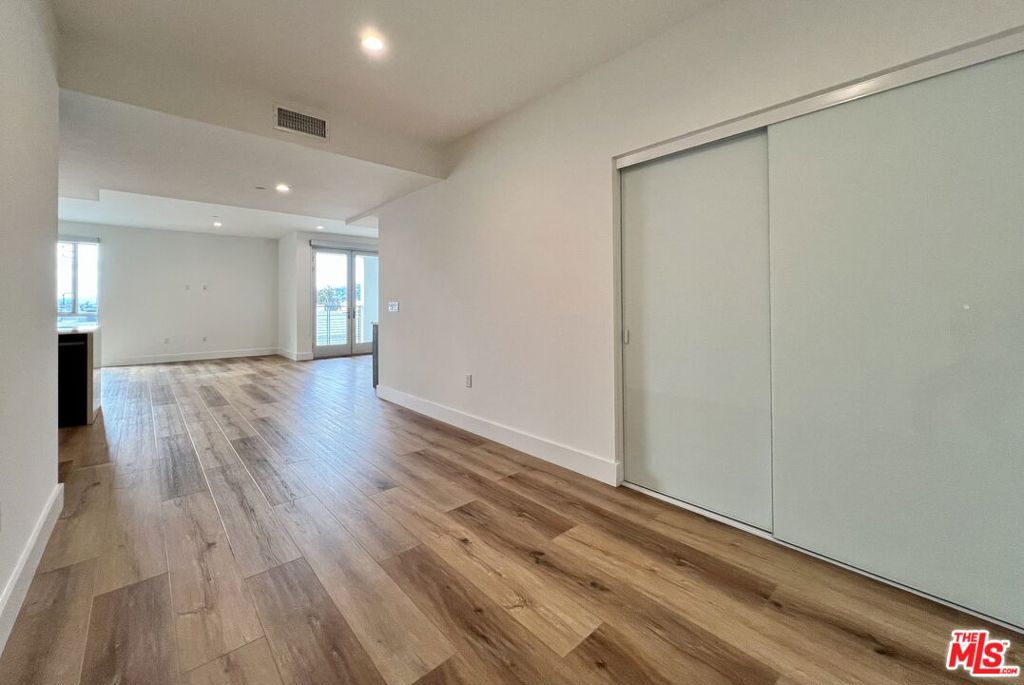 Residential Lease for rent at 5801 Camerford Avenue PH6, Los Angeles, Los Angeles County CA featuring 3 beds and 3 baths