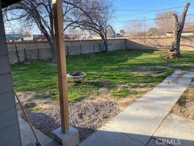 Residential for sale at 941 W Oldfield, Lancaster CA featuring 1 bed and 1 bath