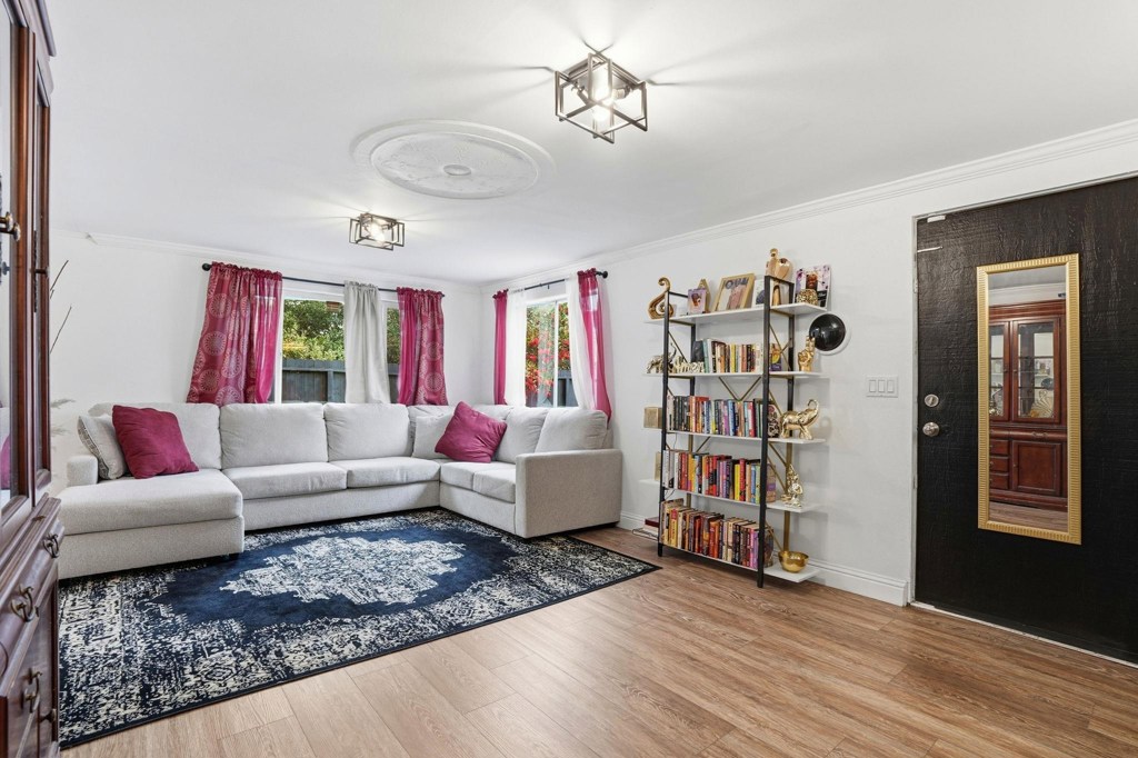 Manufactured In Park for sale at 142 ann ct, Vallejo CA featuring 2 beds and 2 baths