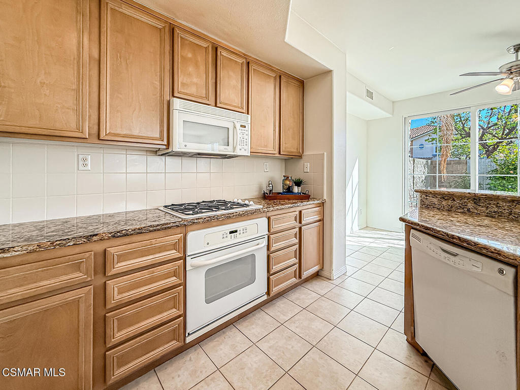 Residential Lease for rent at 2930 Esperanza Way B, Simi Valley, Ventura County CA featuring 3 beds and 3 baths