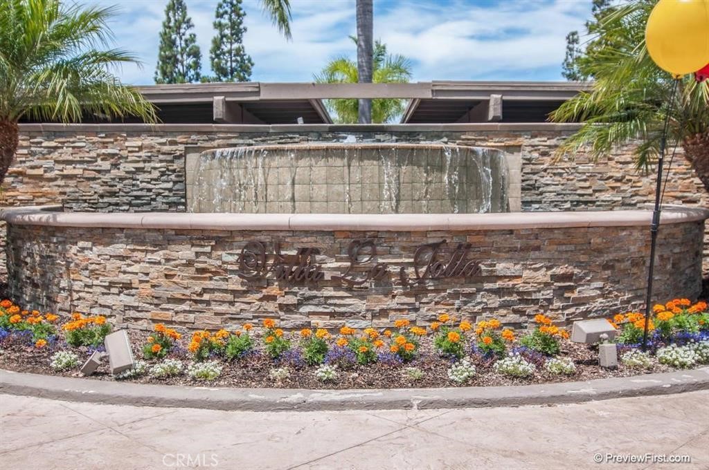 Residential Lease for rent at 8533 Villa La Jolla F, La Jolla, San Diego County CA featuring 2 beds and 2 baths