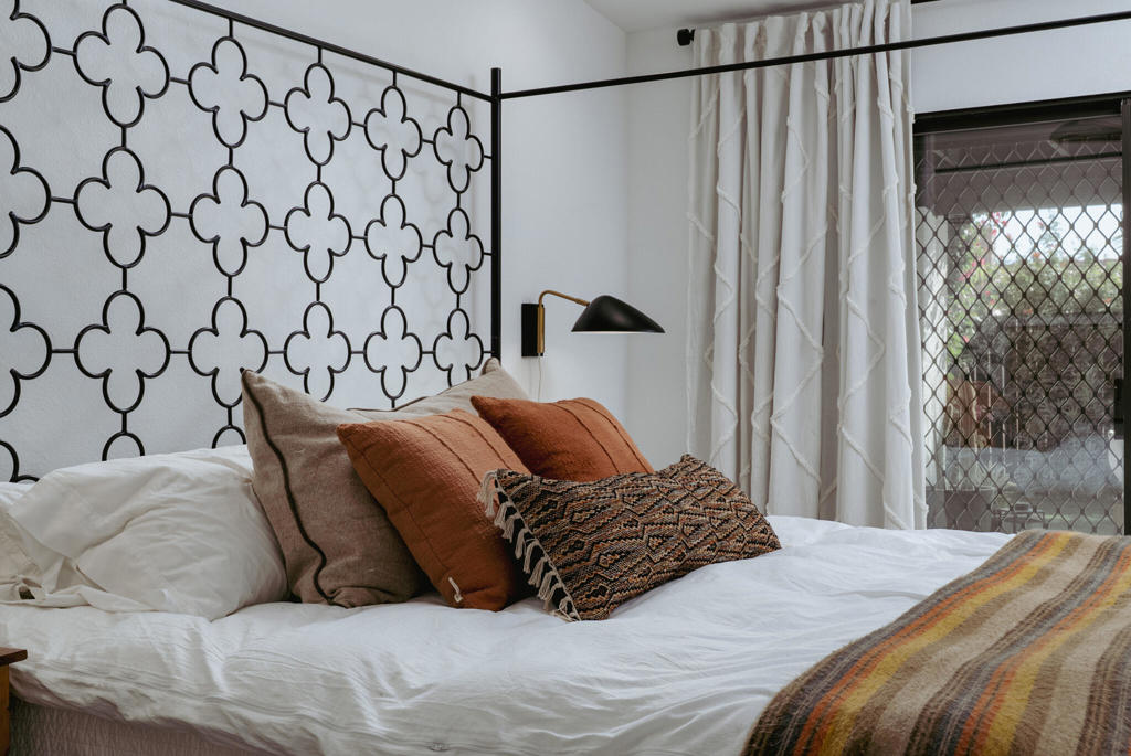 Residential for sale at 1331 E Del Paso Way, Palm Springs CA featuring 3 beds and 2 baths