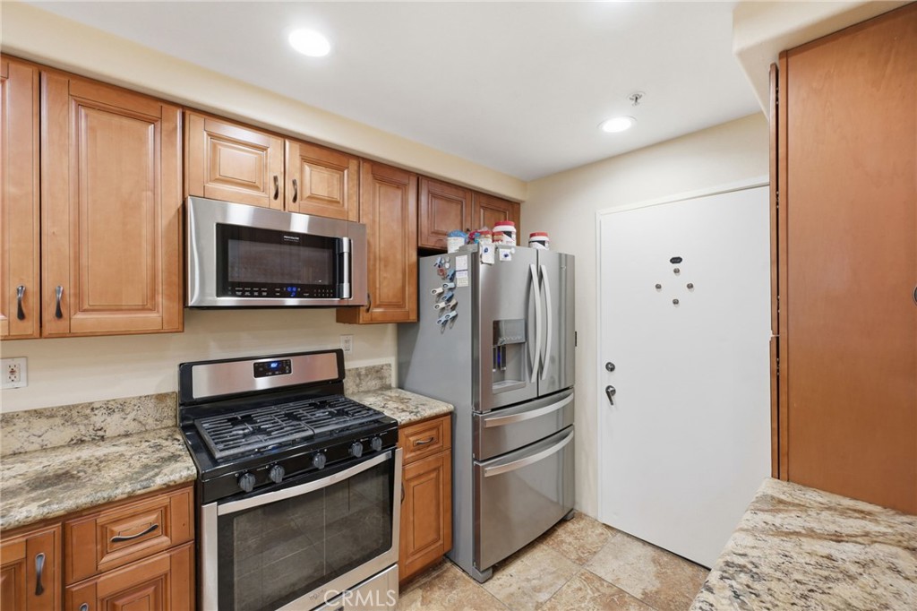 Residential for sale at 902 Solvay Aisle, Irvine CA featuring 2 beds and 2 baths
