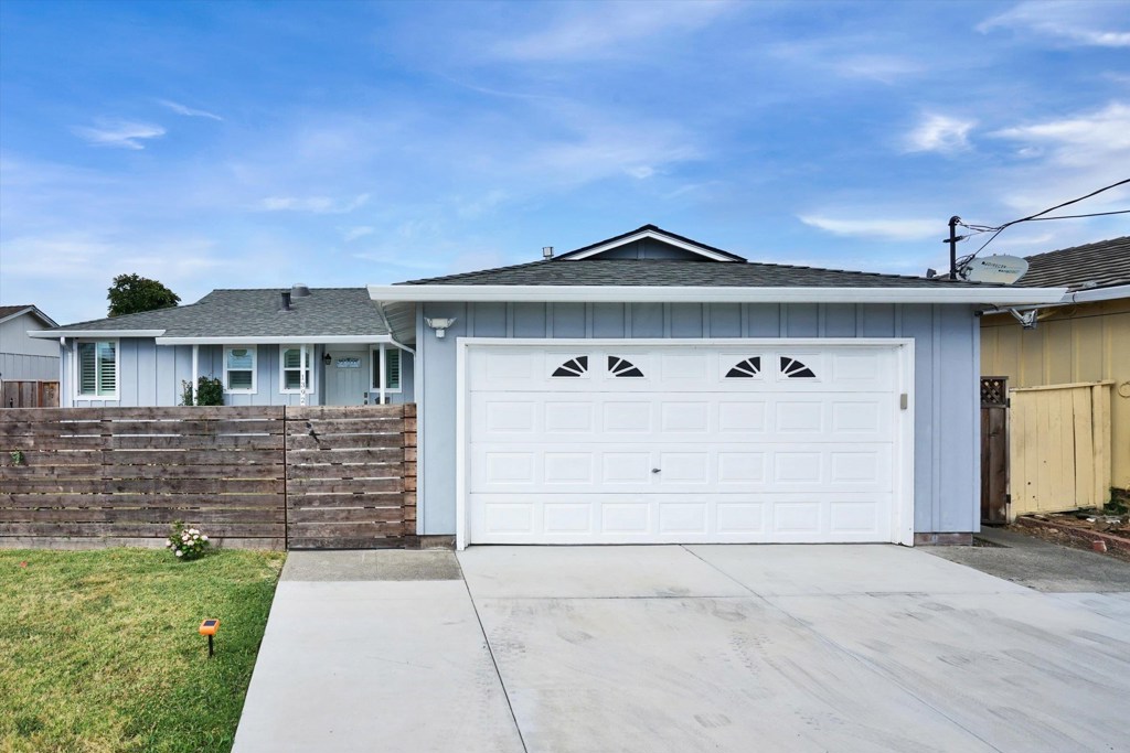 Residential for sale at 13921 13921 Tahiti Rd, San Leandro CA featuring 3 beds and 2 baths