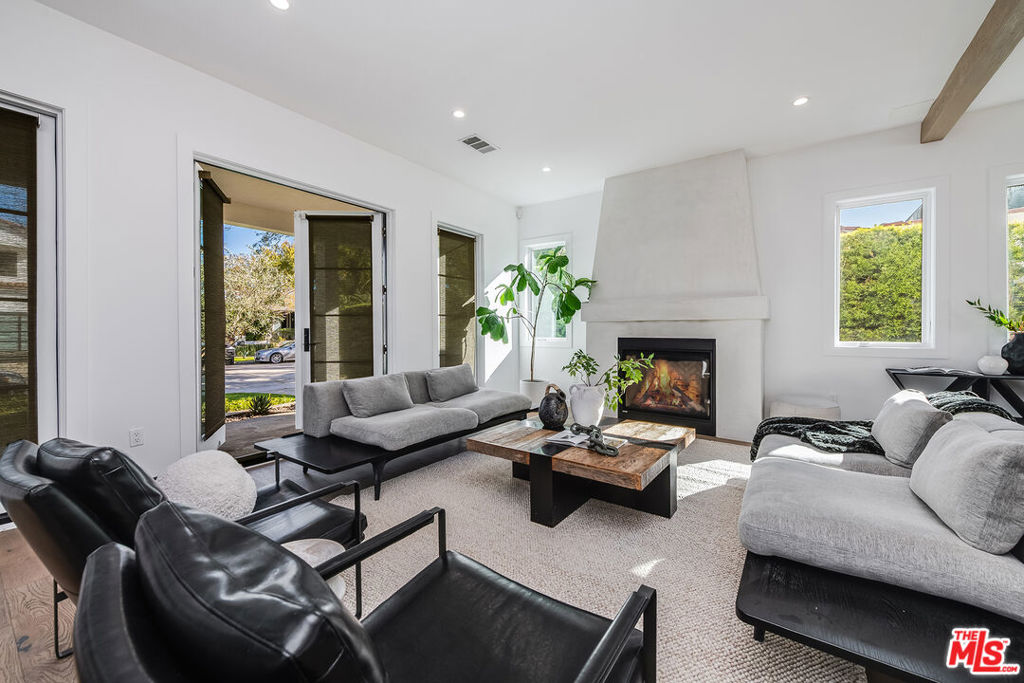Residential for sale at 935 S Burnside Avenue, Los Angeles CA featuring 4 beds and 6 baths