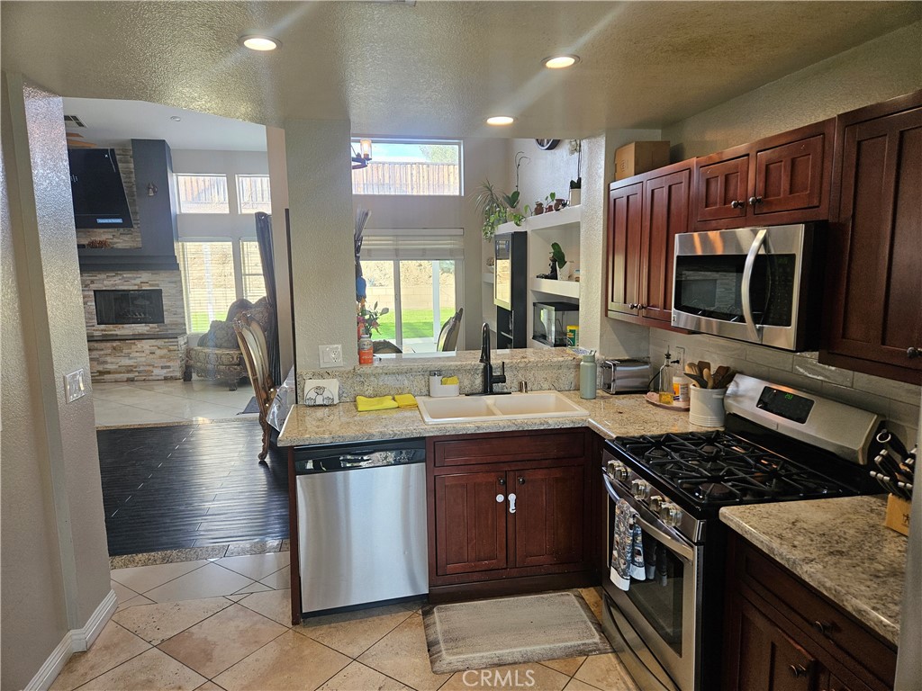 Active for sale at Palmdale, CA, Palmdale, CA CA and 3 baths