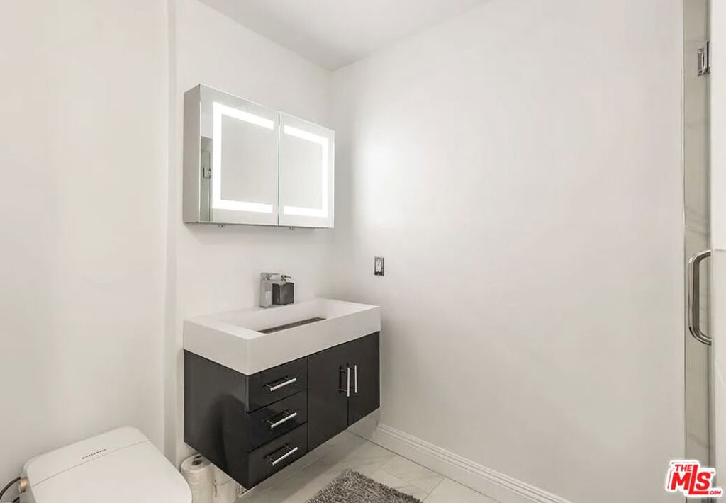 Residential for sale at 848 N Kings Road 102, West Hollywood CA featuring 1 bed and 2 baths