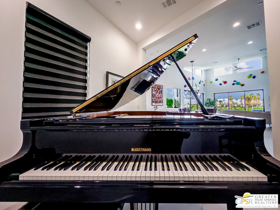 Residential for sale at 4321 Lumina Way, Palm Springs CA featuring 3 beds and 3 baths