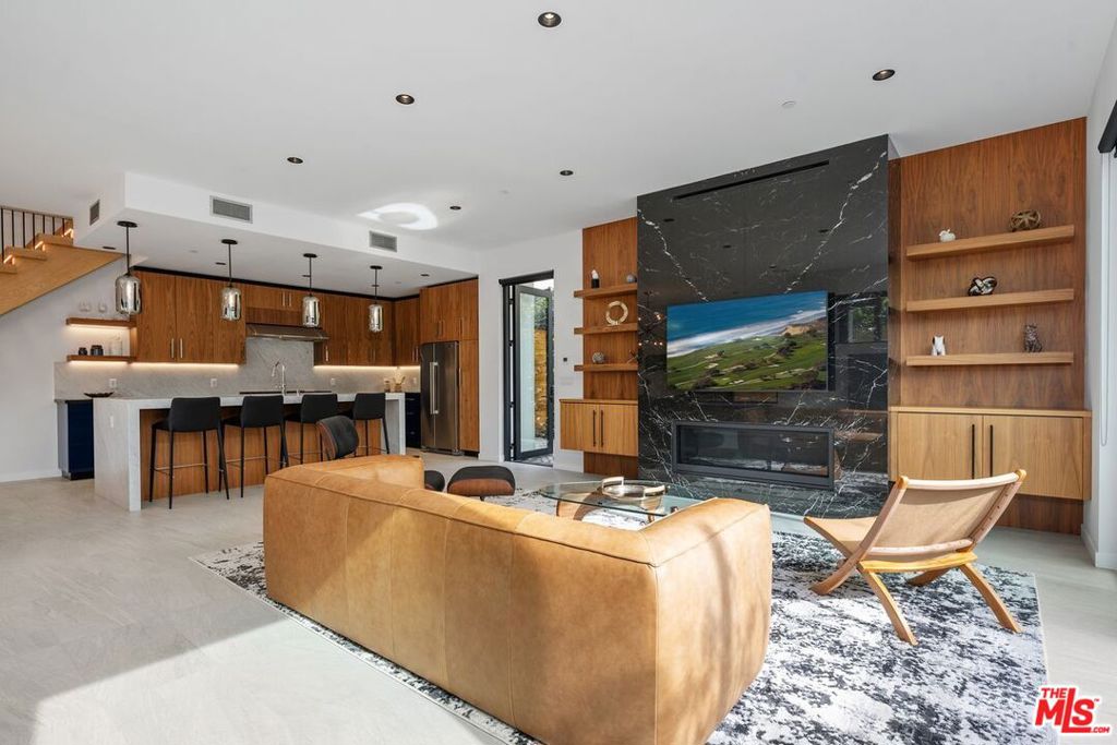 Residential for sale at 212 Bay Street 103, Santa Monica CA featuring 2 beds and 3 baths