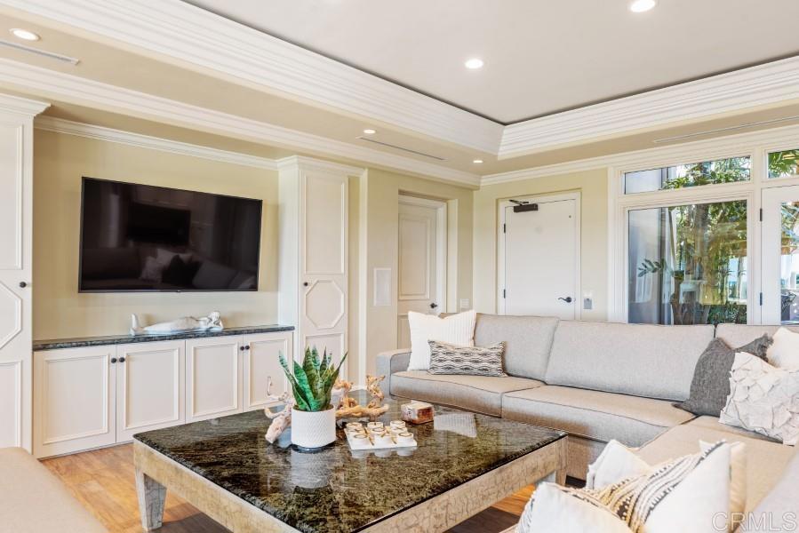 Residential Lease for rent at 8405 El Paseo Grande, La Jolla, San Diego County CA featuring 5 beds and 7 baths