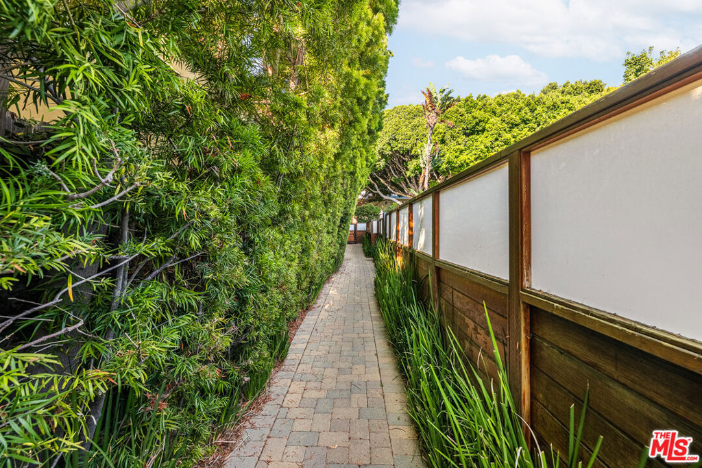 Residential Income for sale at 914 20th Street, Santa Monica CA featuring 7 beds and 7 baths