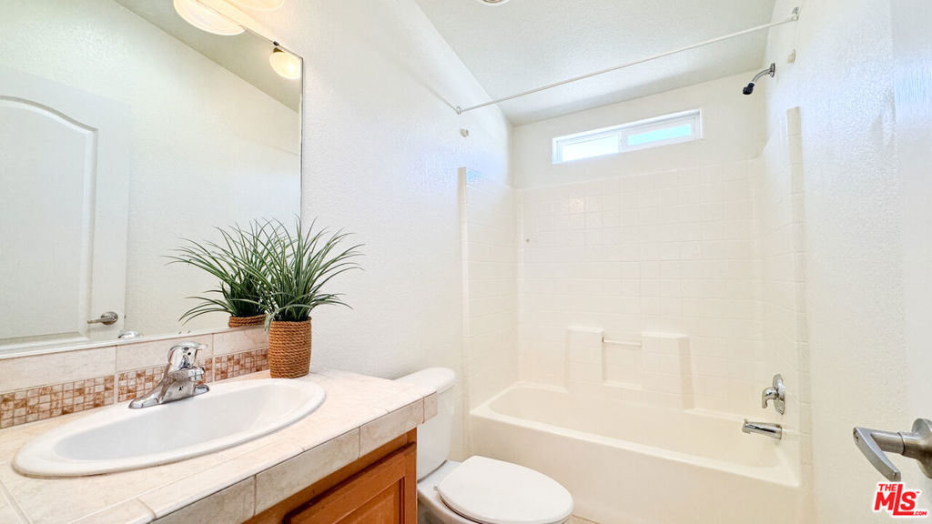 Manufactured In Park for sale at 411 Gold Finch Lane, Fountain Valley CA featuring 3 beds and 2 baths