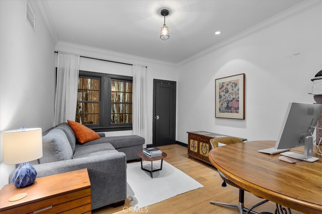 Residential Lease for rent at 1116 S Highland Avenue, Los Angeles, Los Angeles County CA featuring 4 beds and 3 baths