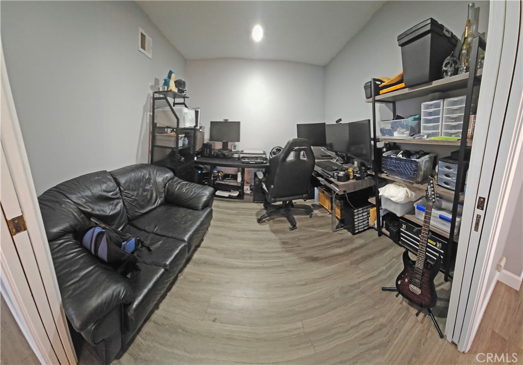 Residential Lease for rent at 2053 Barry, Los Angeles, Los Angeles County CA featuring 2 beds and 2 baths