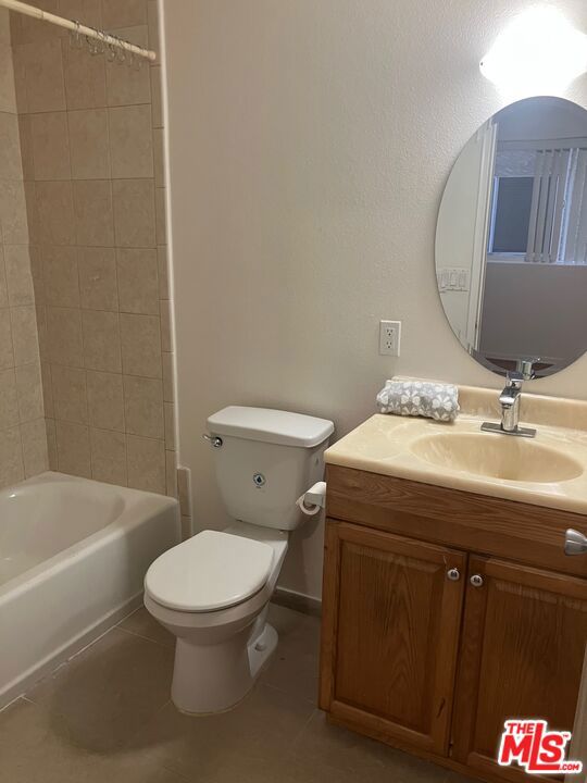 Residential Lease for rent at 1952 Selby Avenue 103, Los Angeles, Los Angeles County CA featuring 2 beds and 2 baths