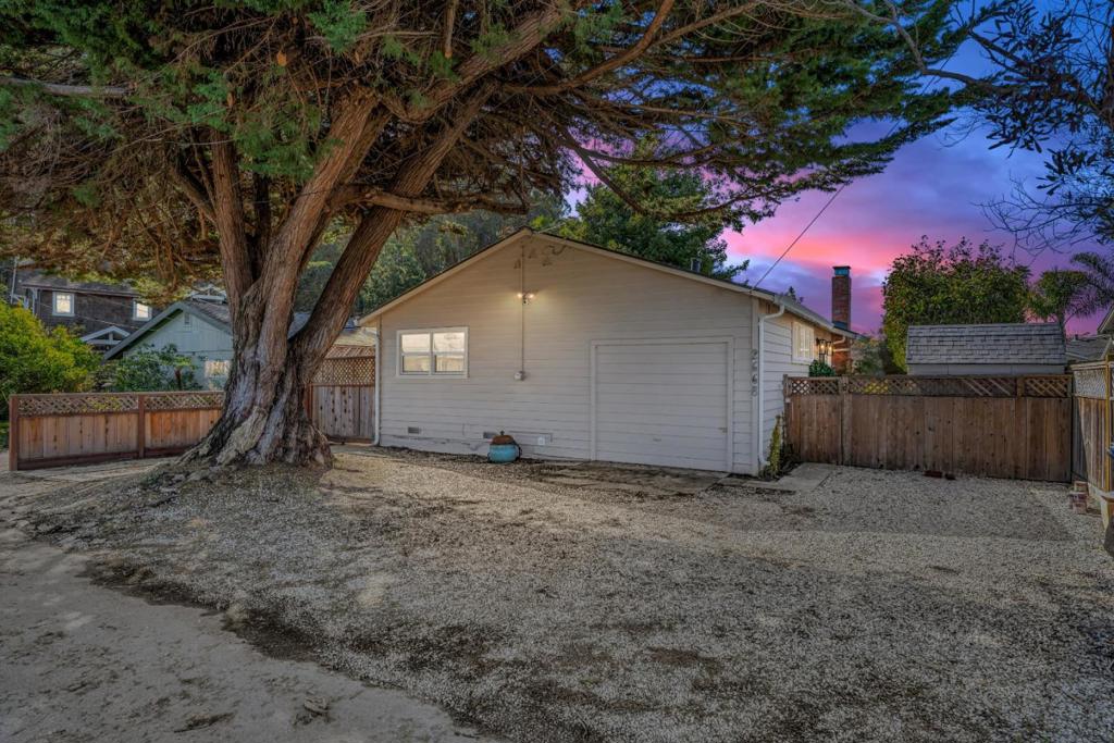 Residential Lease for rent at 2668 Quartz Street, Santa Cruz CA featuring 2 beds and 1 bath
