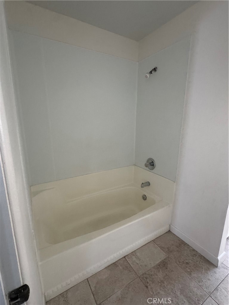 Residential Lease for rent at 824 W Whittier, Hemet, Riverside County CA featuring 2 beds and 2 baths