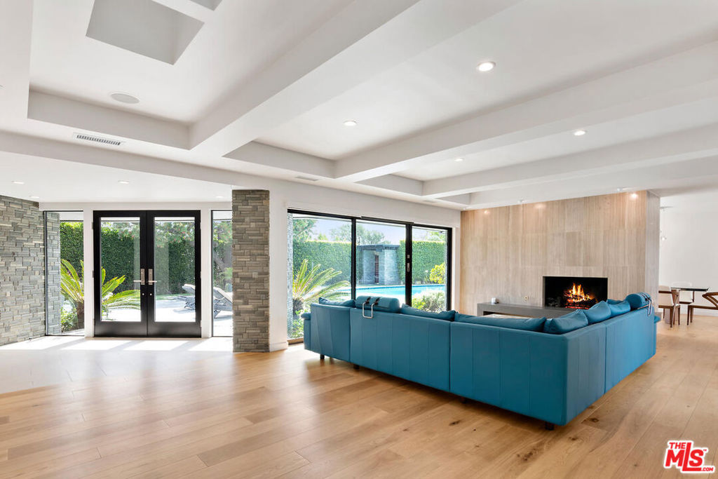 Residential Lease for rent at 3035 Lake Glen Drive, Beverly Hills CA featuring 4 beds and 3 baths