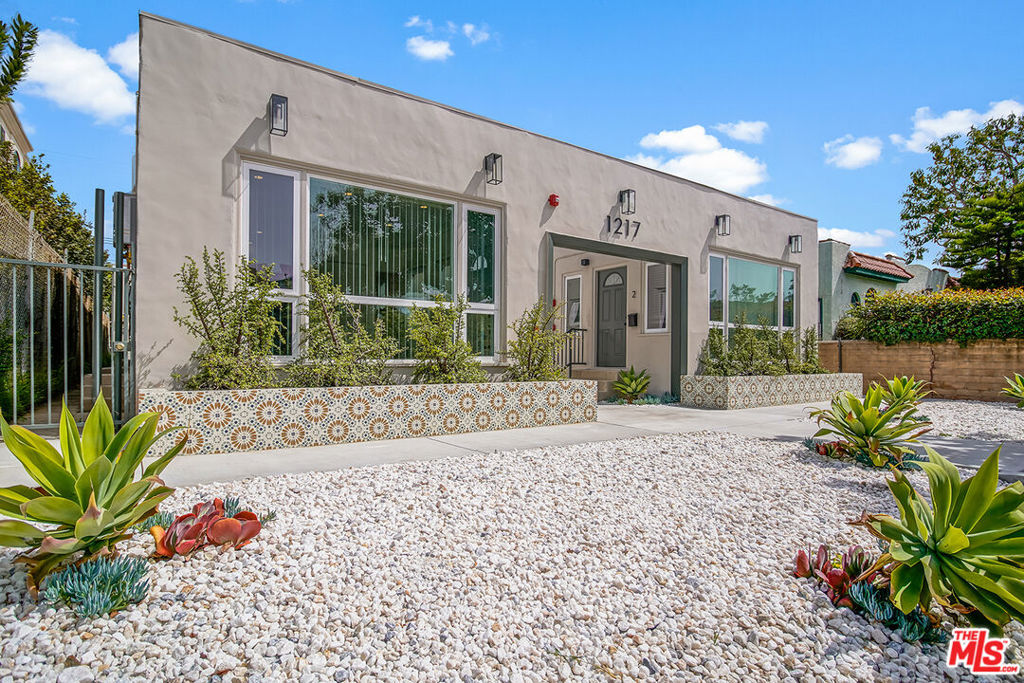 Residential Lease for rent at 1217 9th Street 12, Santa Monica CA and 1 bath