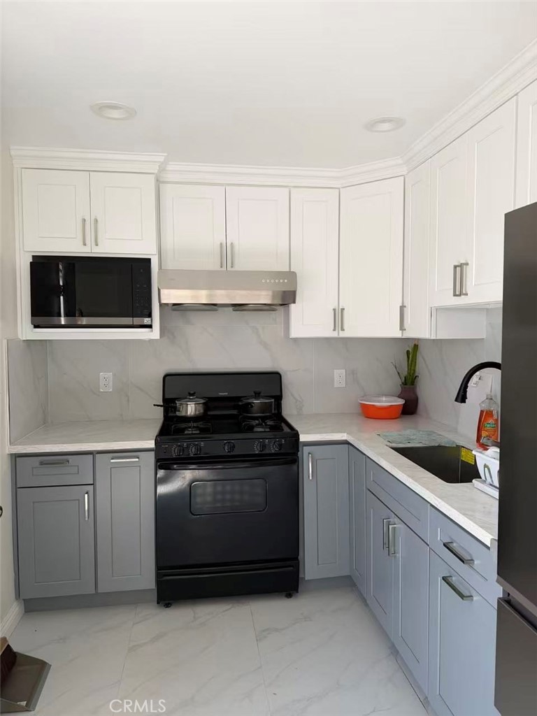 Residential Lease for rent at 1042 S El Molino, Alhambra CA featuring 2 beds and 1 bath