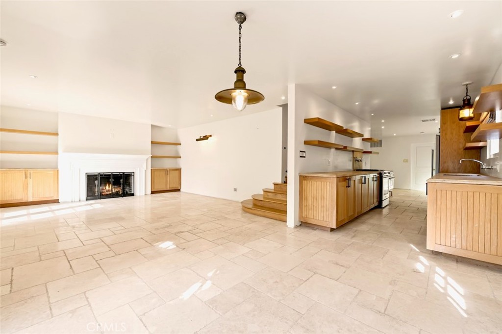 Active for sale at Long Beach, CA, Long Beach, CA CA and 4 baths