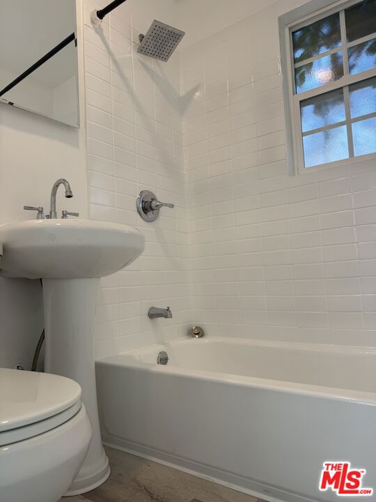 Residential Lease for rent at 2235 W 14th Street, Los Angeles, Los Angeles County CA featuring 1 bed and 1 bath