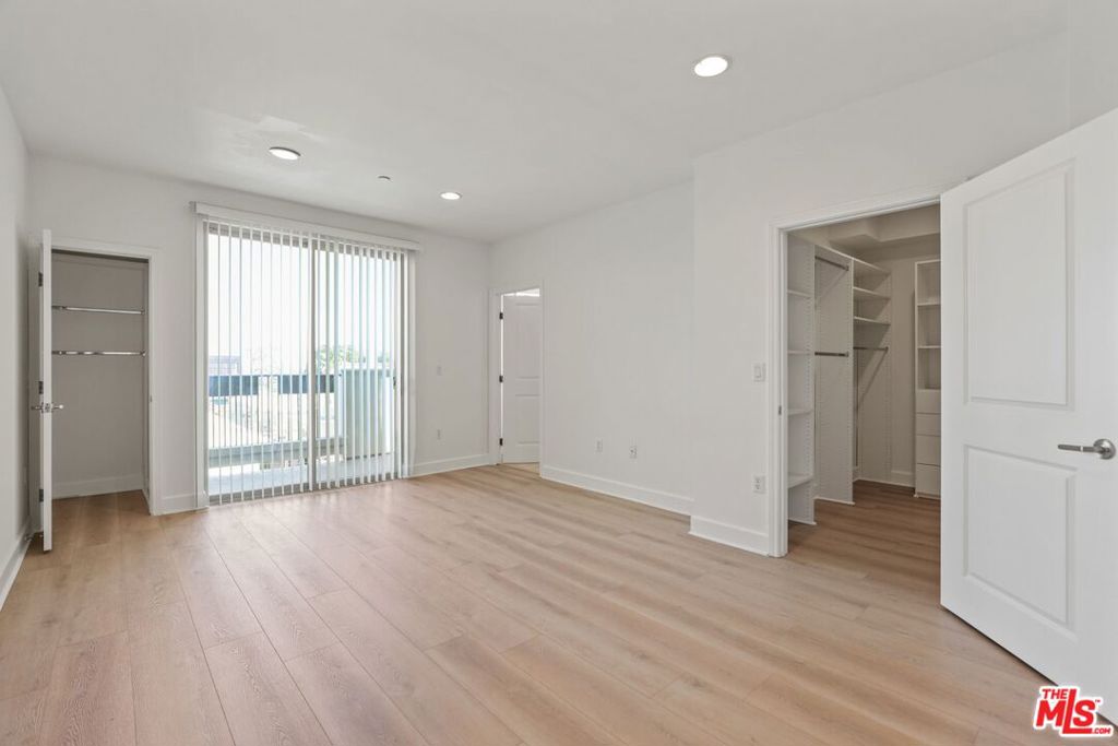 Residential Lease for rent at 1331 Amherst Avenue 306, Los Angeles, Los Angeles County CA featuring 3 beds and 3 baths