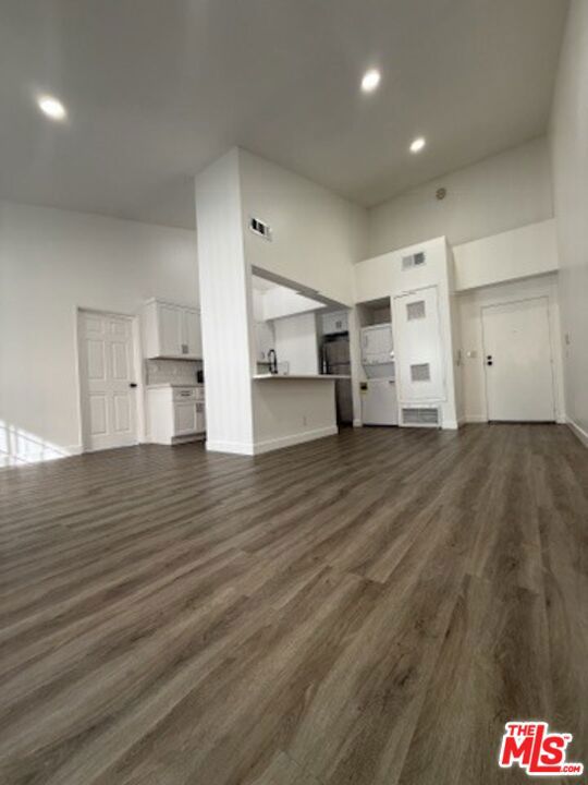 Residential Lease for rent at 621 N Bronson Avenue 201, Los Angeles, Los Angeles County CA featuring 3 beds and 2 baths