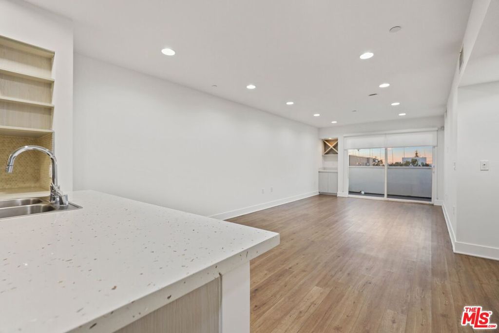 Residential Lease for rent at 1539 Beloit 214, Los Angeles, Los Angeles County CA featuring 3 beds and 3 baths