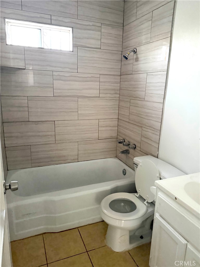 Residential Lease for rent at 1925 W 35th, Los Angeles, Los Angeles County CA featuring 2 beds and 1 bath