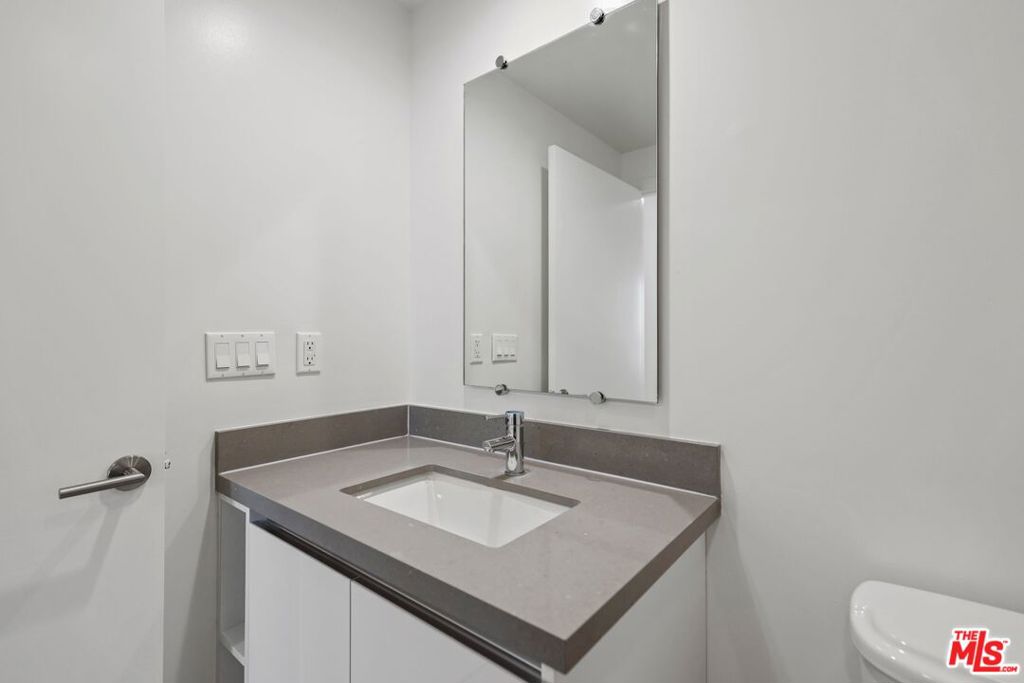 Residential Lease for rent at 1265 Barry ph1, Los Angeles, Los Angeles County CA featuring 3 beds and 3 baths