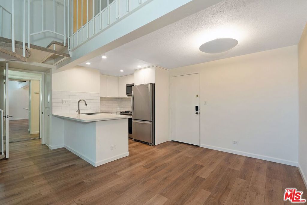 Residential Lease for rent at 1440 Veteran Avenue 340, Los Angeles, Los Angeles County CA featuring 2 beds and 1 bath