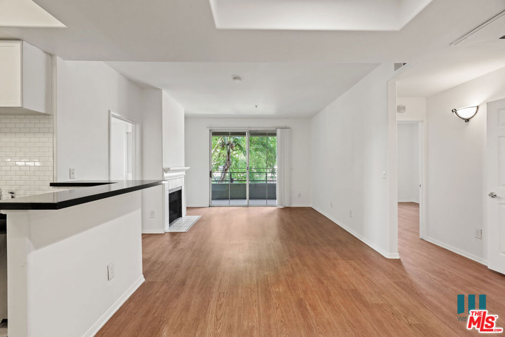 Residential Lease for rent at 1561 S Barrington Avenue 101, Los Angeles, Los Angeles County CA featuring 3 beds and 3 baths