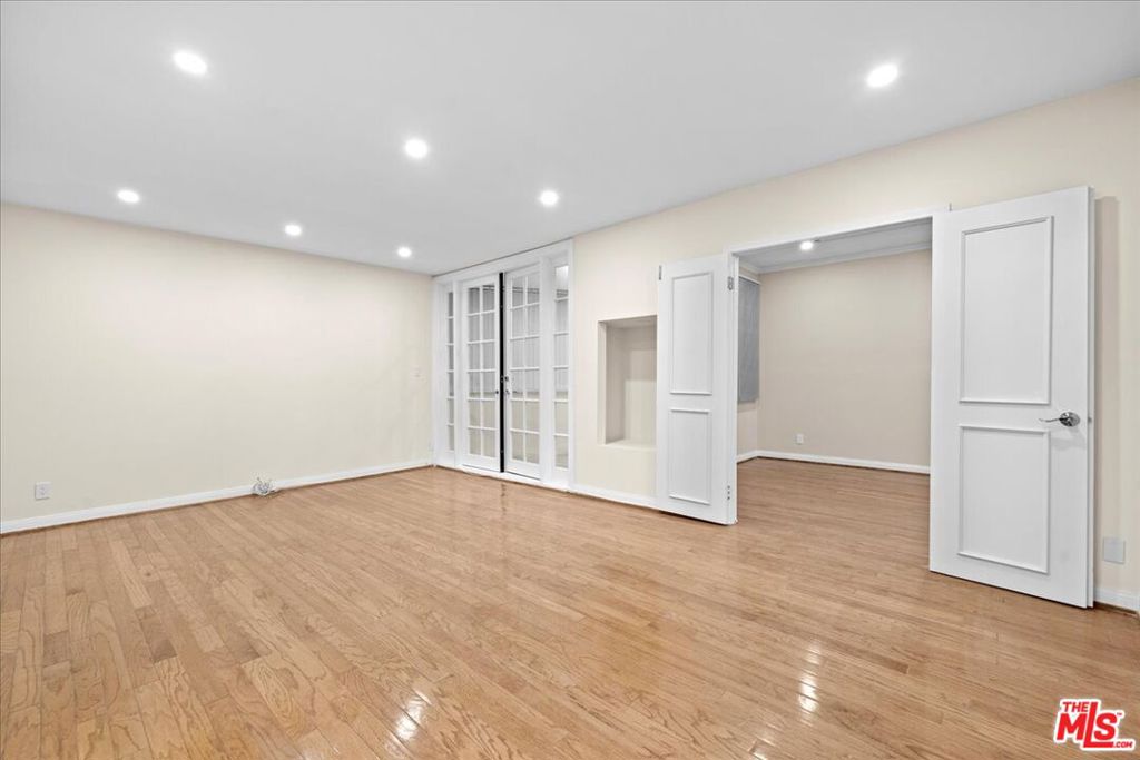 Residential Lease for rent at 8455 Fountain Avenue 529, West Hollywood CA featuring 2 beds and 2 baths