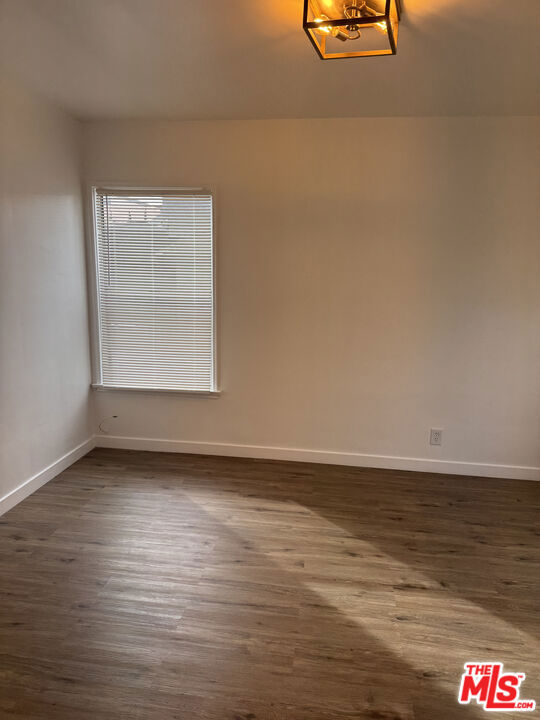 Residential Lease for rent at 1601 S Van Ness Avenue, Los Angeles, Los Angeles County CA featuring 1 bed and 1 bath