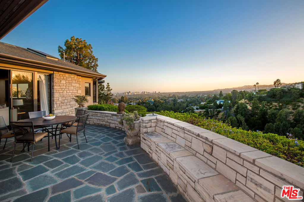 Residential Lease for rent at 1131 Miradero Road, Beverly Hills CA featuring 5 beds and 6 baths