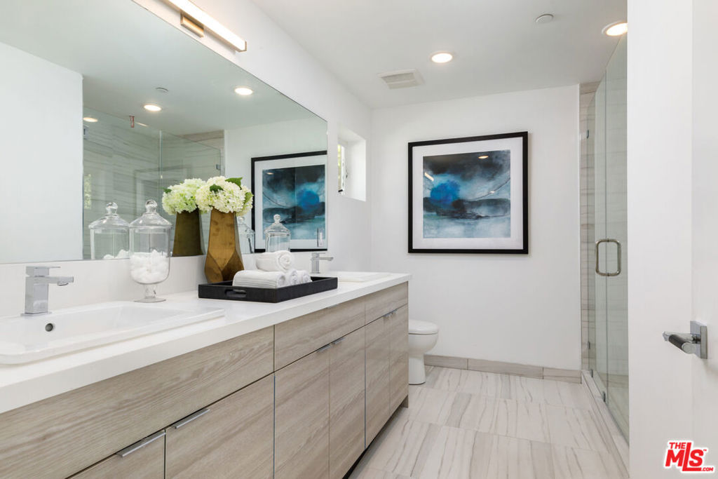 Residential Lease for rent at 846 N Alta Vista Boulevard 106, Los Angeles, Los Angeles County CA featuring 3 beds and 3 baths