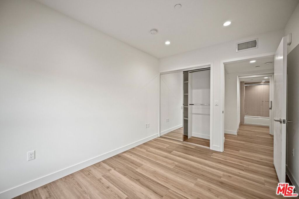 Residential Lease for rent at 10405 Louisiana Avenue 402, Los Angeles, Los Angeles County CA featuring 4 beds and 3 baths