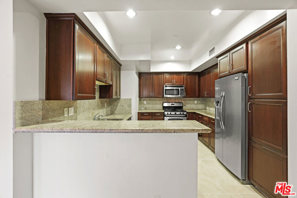 Residential Lease for rent at 1212 Mcclellan ph1, Los Angeles, Los Angeles County CA featuring 2 beds and 2 baths