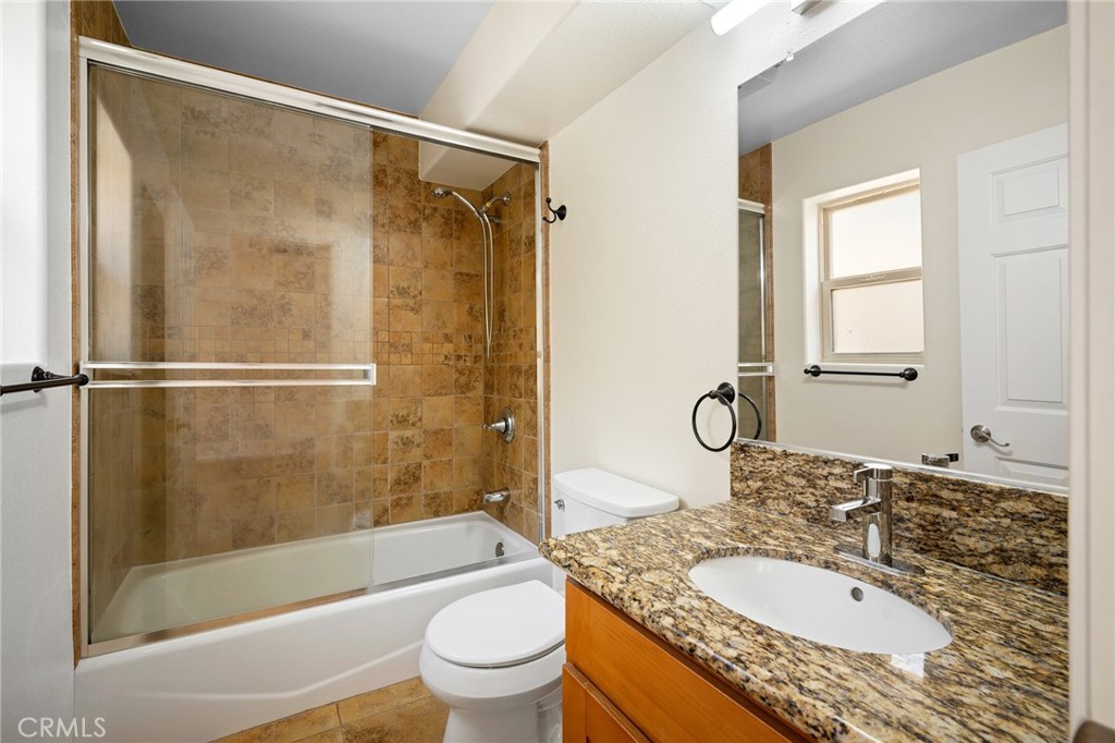 Residential Lease for rent at 345 W Loraine Street 3, Glendale, Los Angeles County CA featuring 3 beds and 4 baths