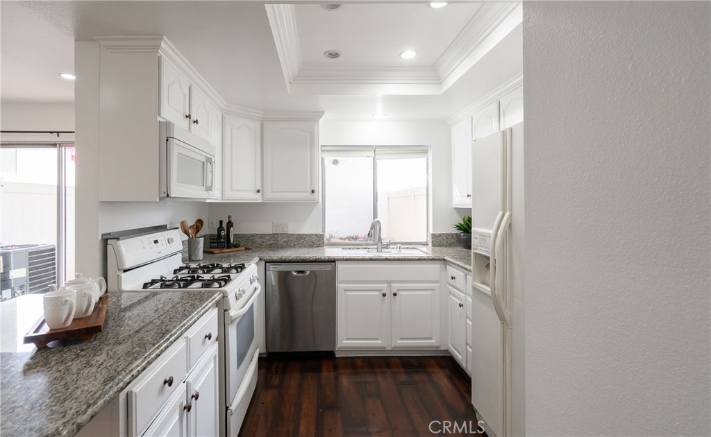 Residential for sale at 231 Green Lea, Thousand Oaks CA featuring 3 beds and 3 baths